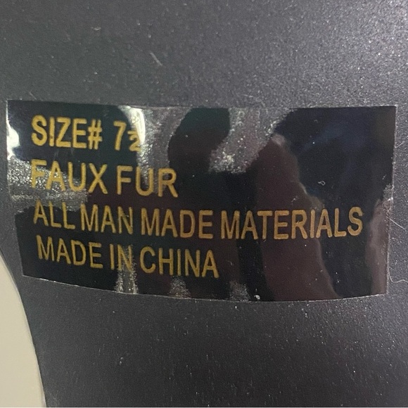 Qupid Women's 7.5 Black Glossy Heels W/Gray Soft Fur Insole - Picture 8 of 8